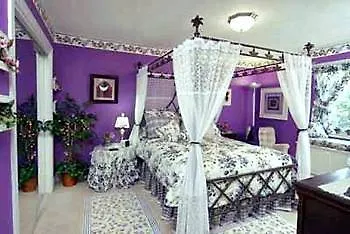 Matthews Manor Bed & Breakfast